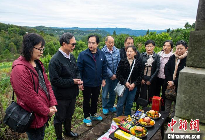 台胞杜震华夫妇回重庆万州寻根祭祖：完成50多年心愿__台胞杜震华夫妇回重庆万州寻根祭祖：完成50多年心愿